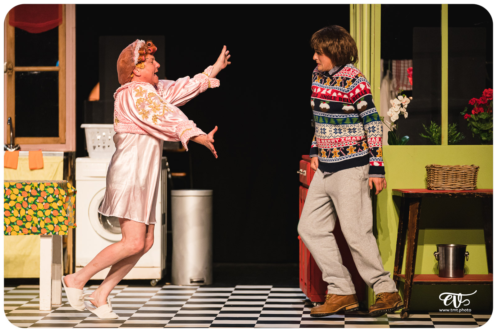 LES FEMMES SAVANTES (CIE DU DETOUR)